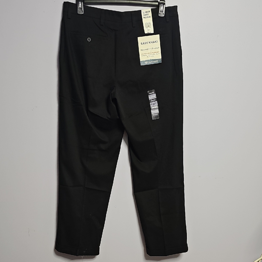 Men's Dockers‎ Black Khaki Comfort Waistband Relaxed Fit Pants With Pleats - Picture 3 of 7